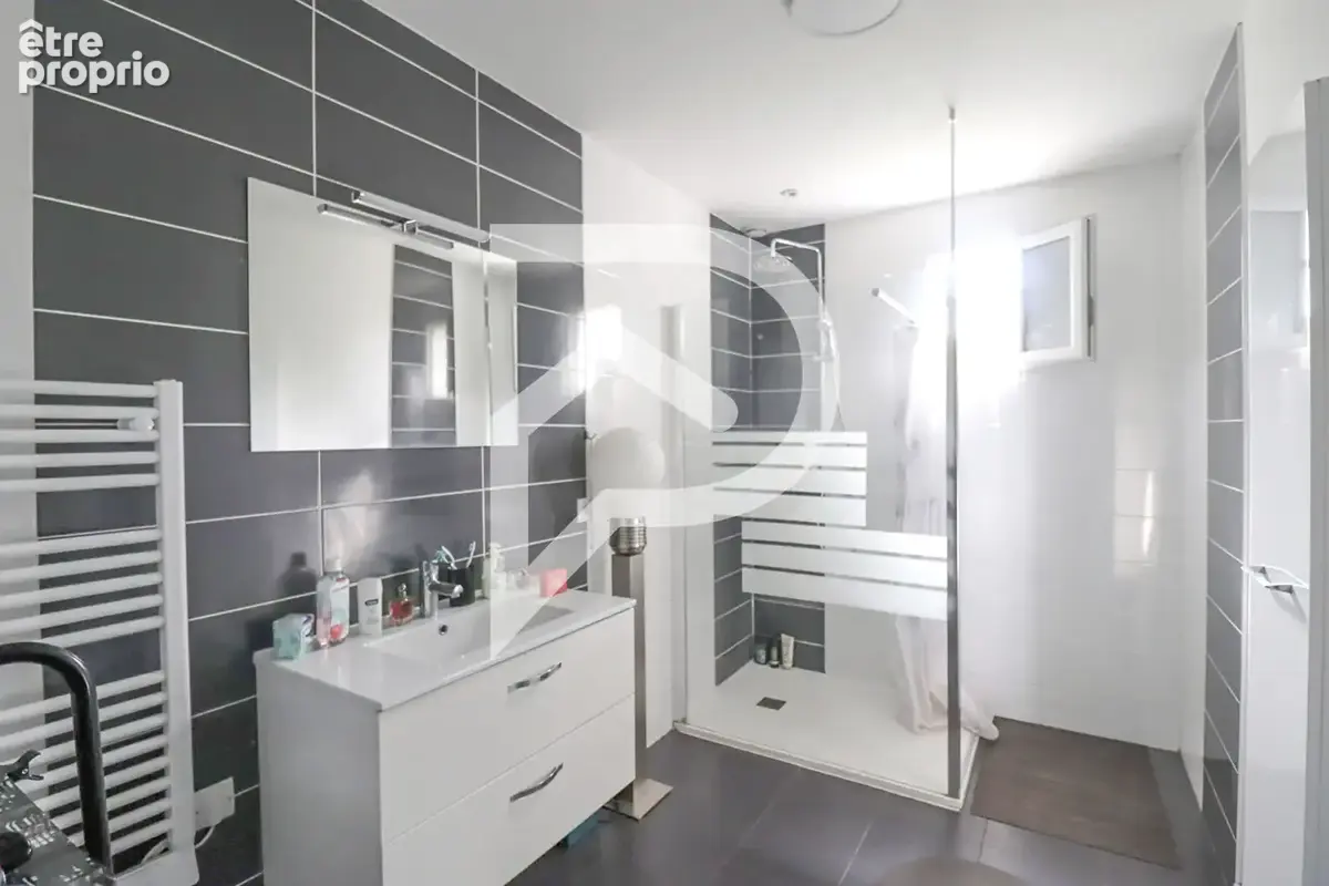 Maison 5 pièces 145 m2  terrain et grand garage - photo 8