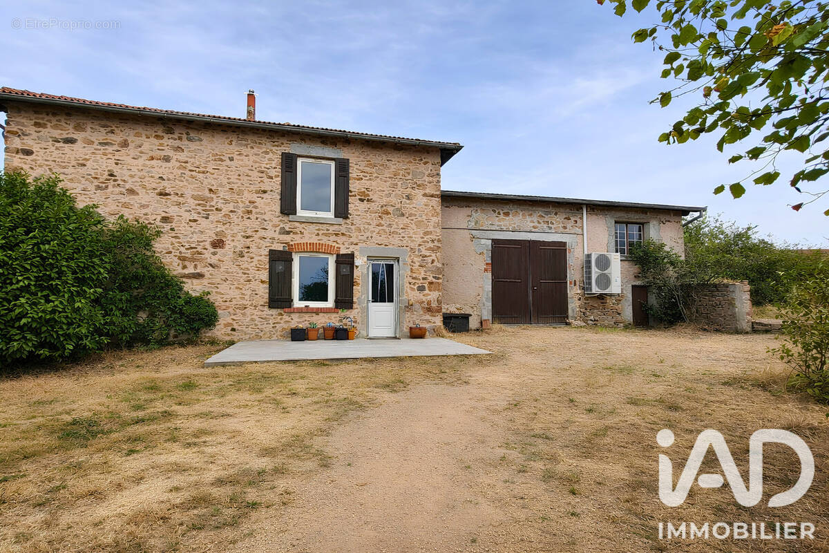Photo 1 - Maison à SAINT-POLGUES