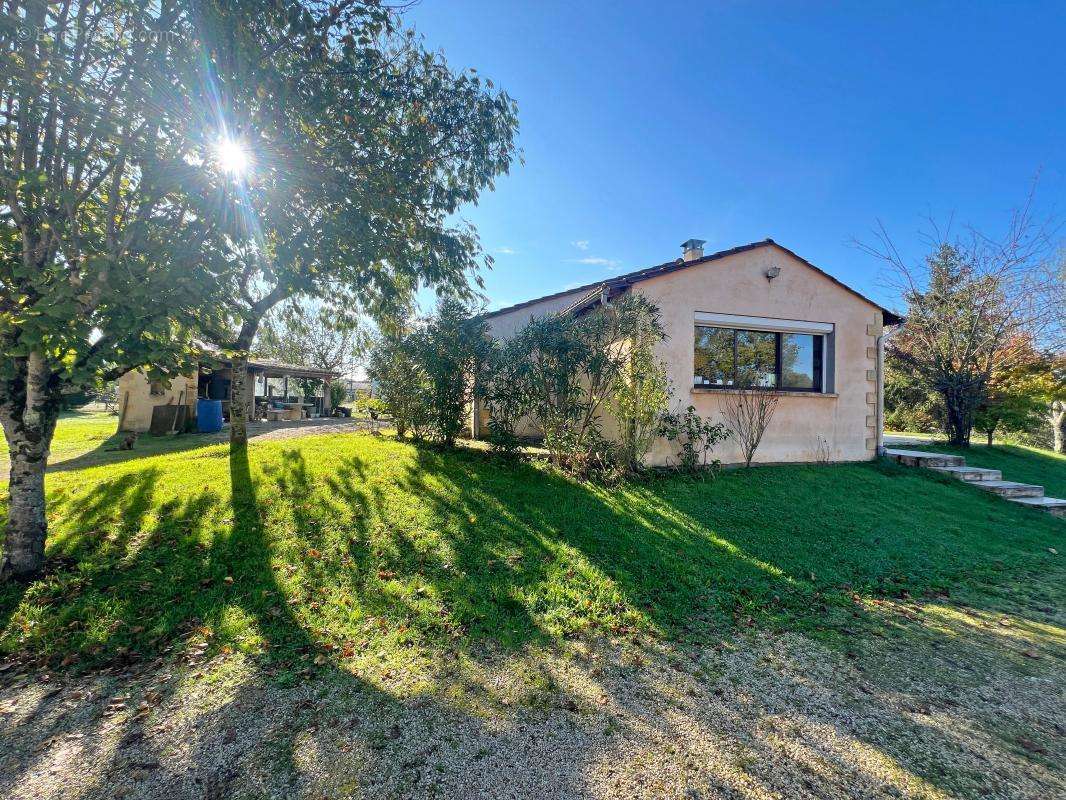 Maison à EGLISE-NEUVE-DE-VERGT