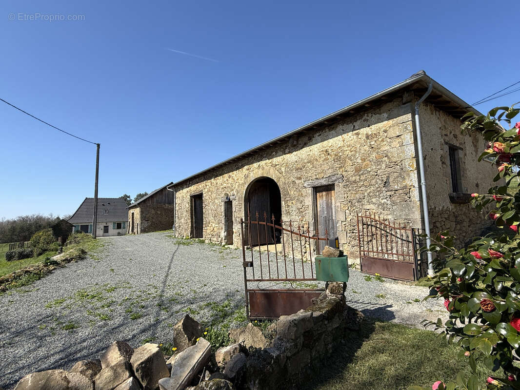 Propriete avec dependances et 11 ha de terrain - photo 36