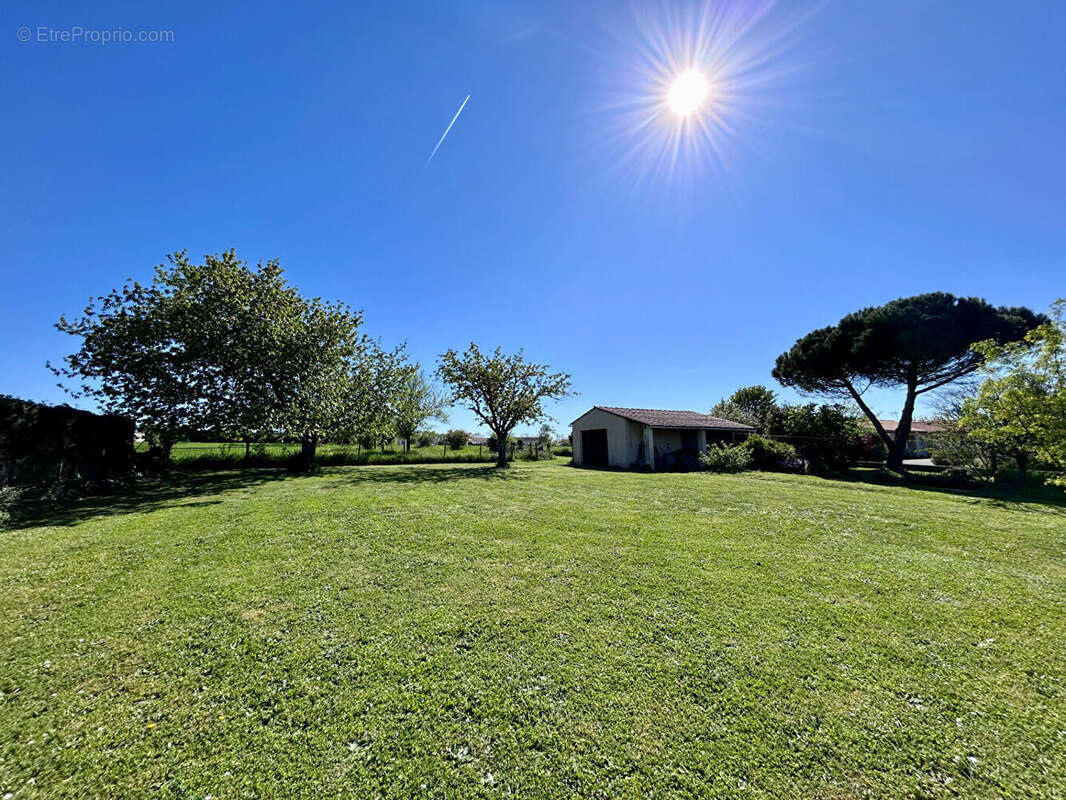 Maison à SAINTE-NEOMAYE