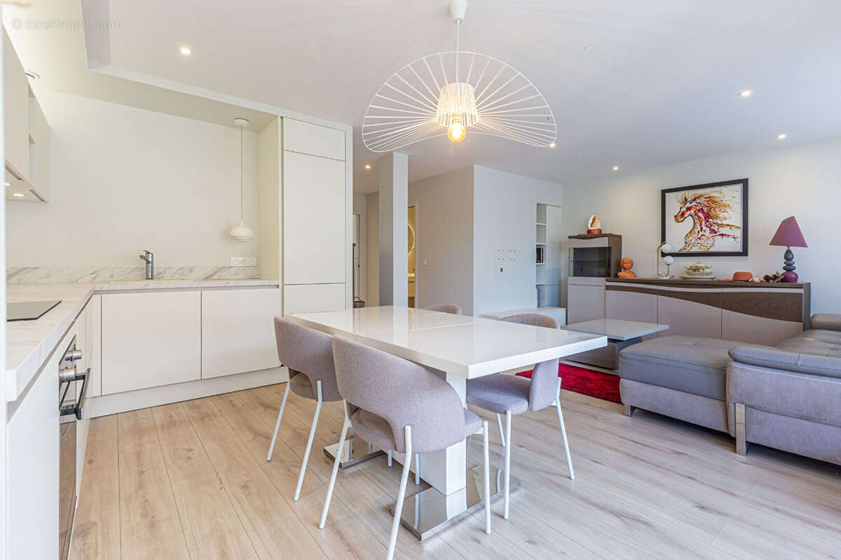 Agence immobiliere laforet - exclusivite - "pétunia" - annecy hyper-centre - appartement t3 de 63,03m² - balcons - cave - grenie - photo 5