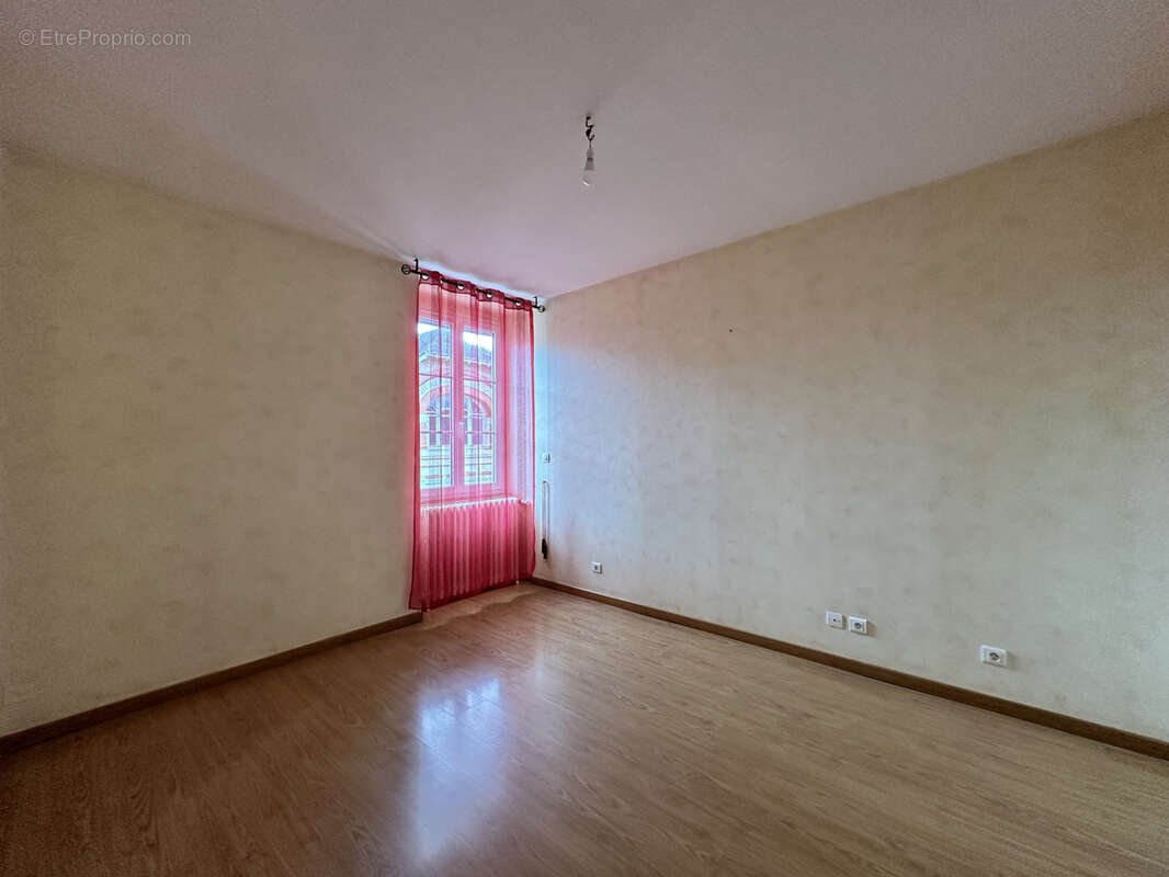 Maison à COULANS-SUR-GEE