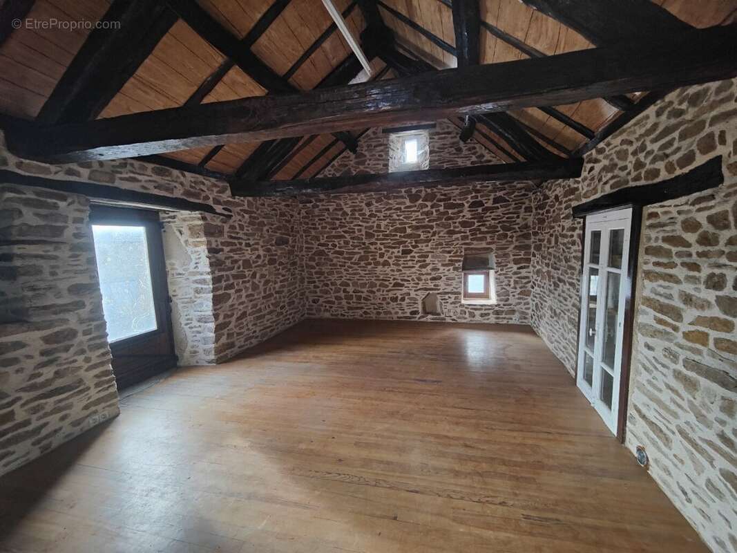 Charmante maison en pierres a renover avec dependances - photo 15