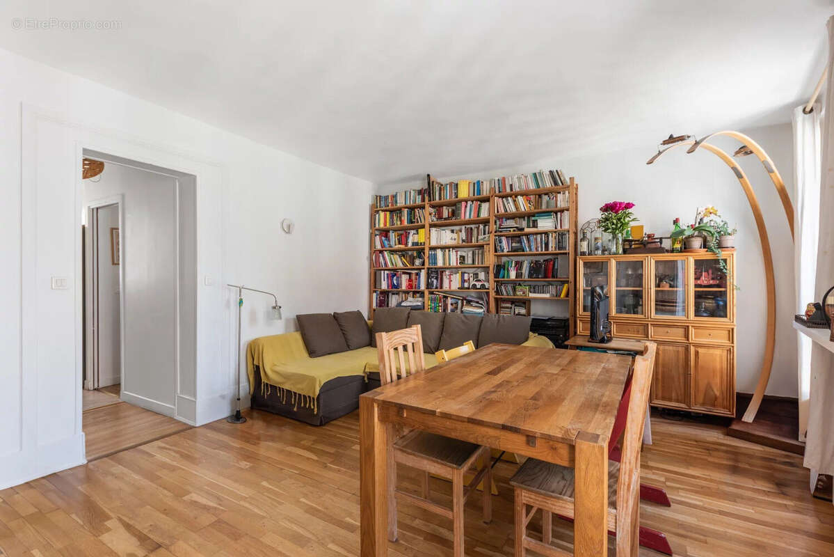 salon - Appartement à PARIS-20E