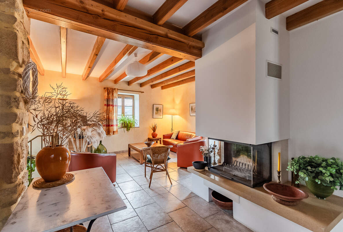 Maison à VILLE-SUR-JARNIOUX