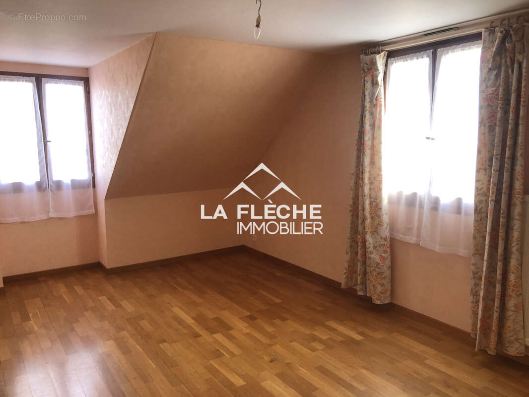 Maison à LA CHAPELLE-D'ALIGNE