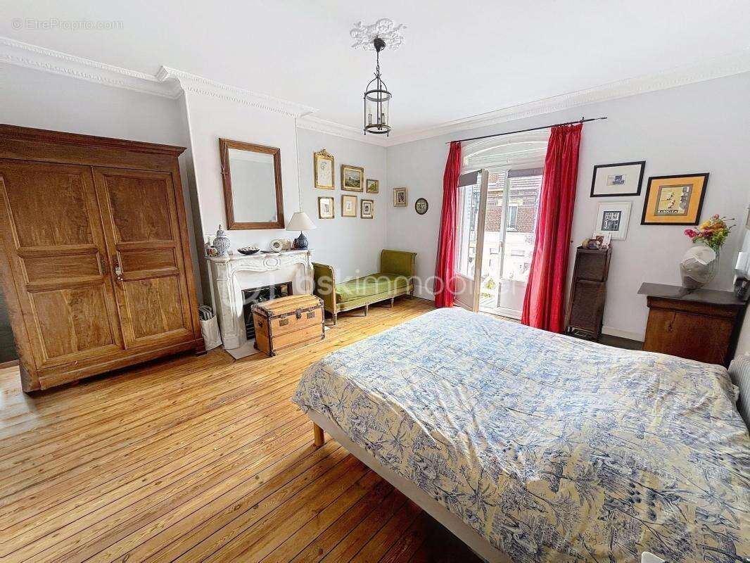 Maison à LA FERE