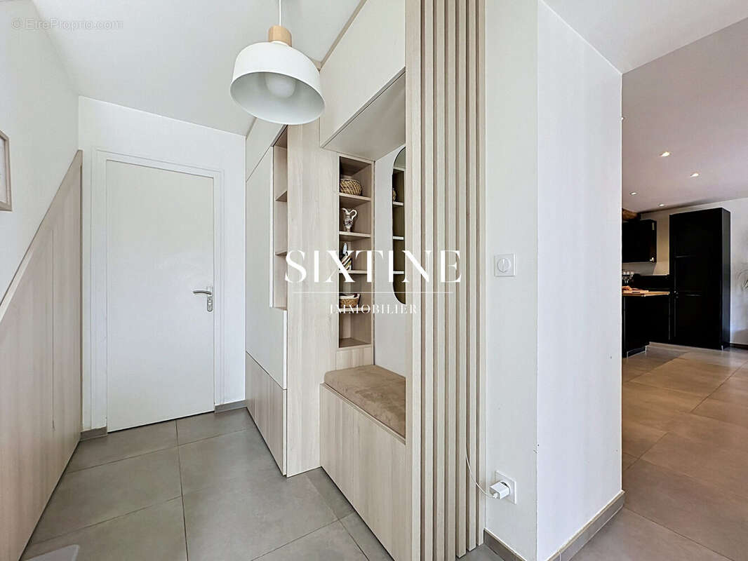 Appartement 166 m² à Rillieux-La-Pape  - photo 3