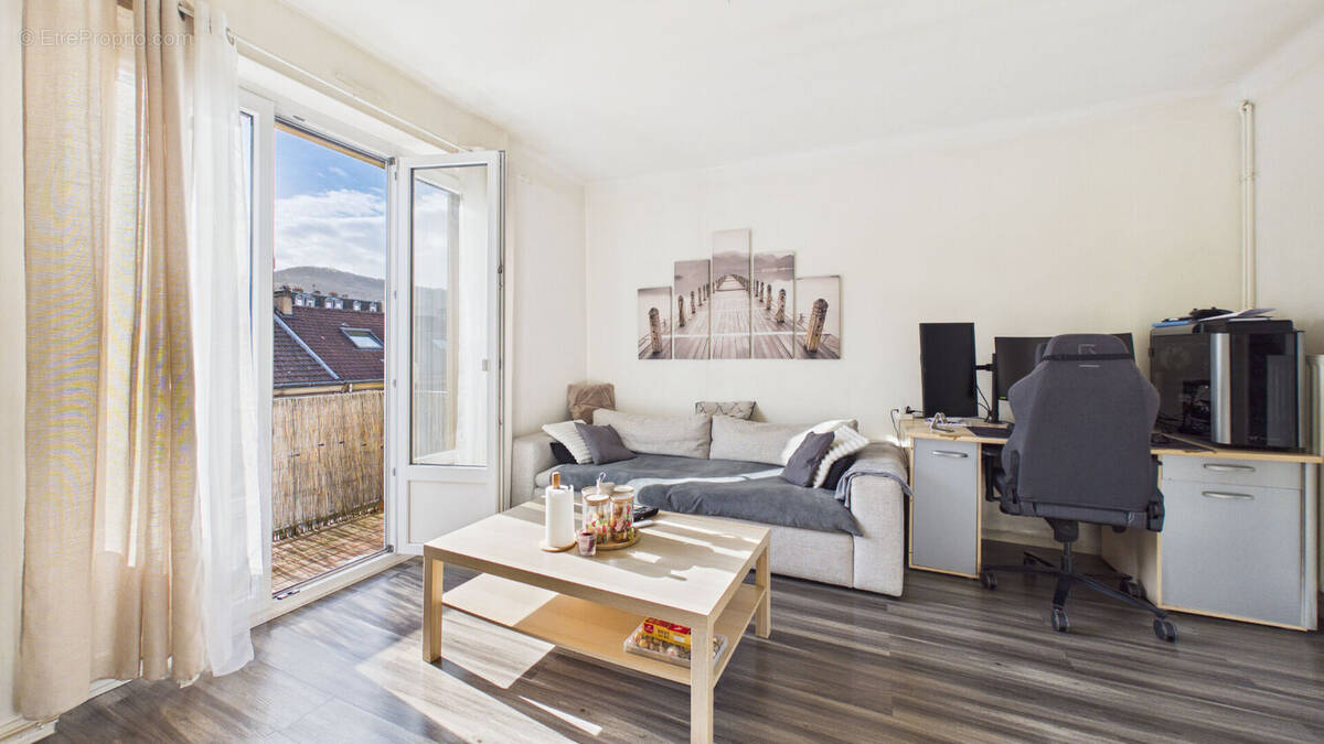 Appartement à ARS-SUR-MOSELLE