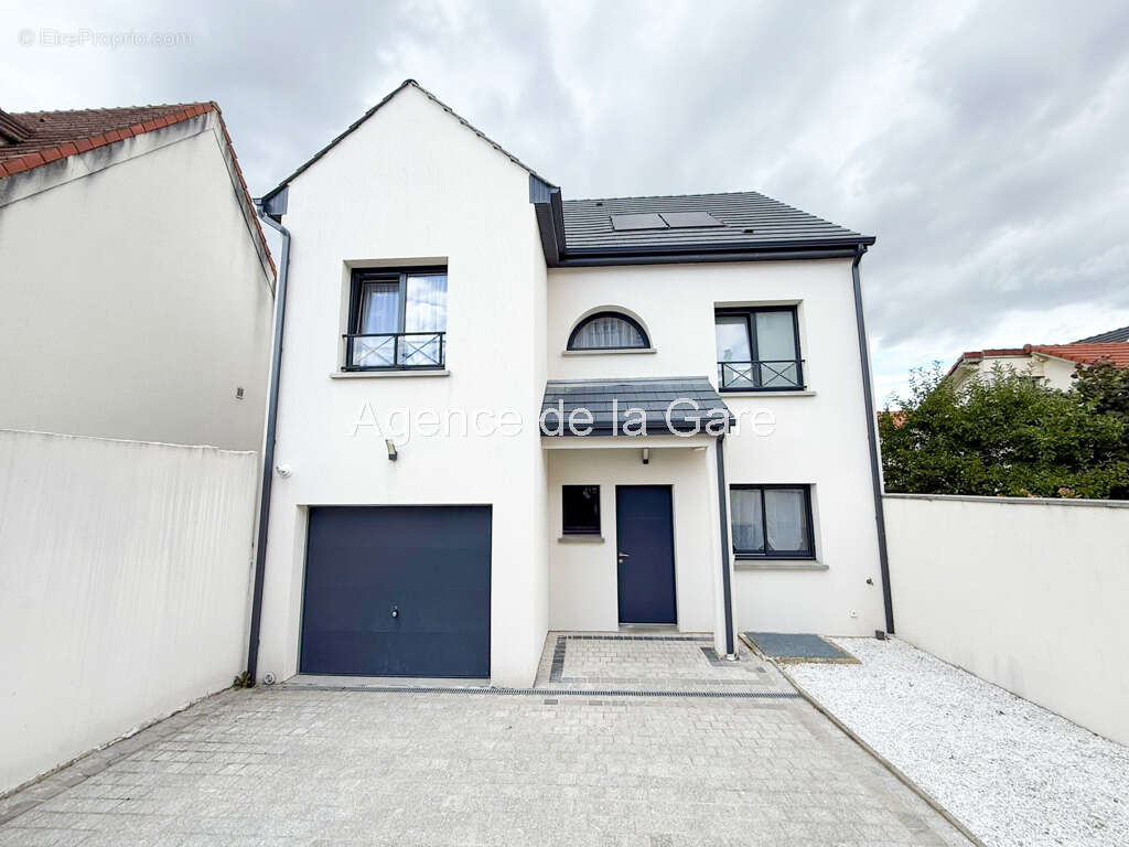 Maison à SARTROUVILLE