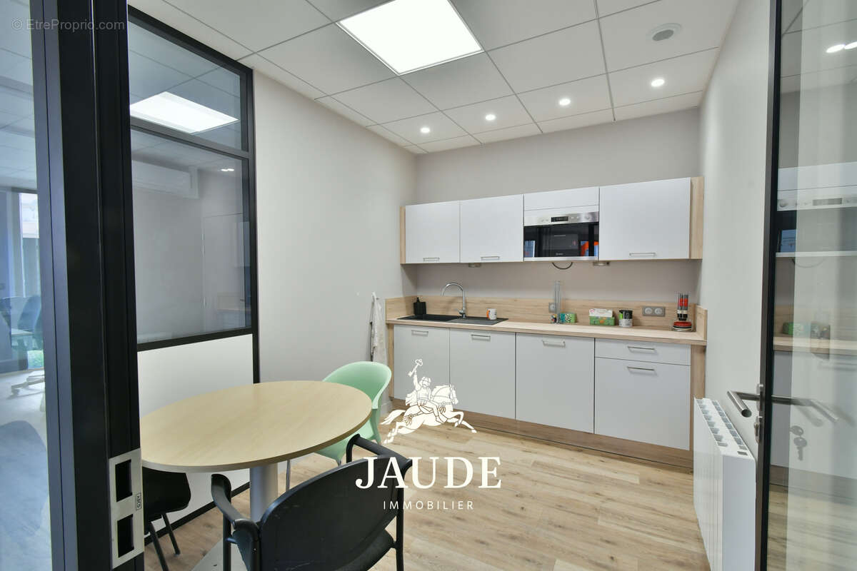 Local commercial ou Bureaux - 95m2 Quartier REGENSBURG -SALINS à Clermont Ferrand - photo 7