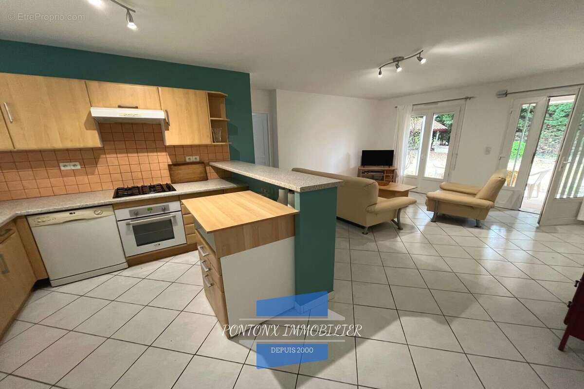 Maison 70 m² à Louer  - photo 2