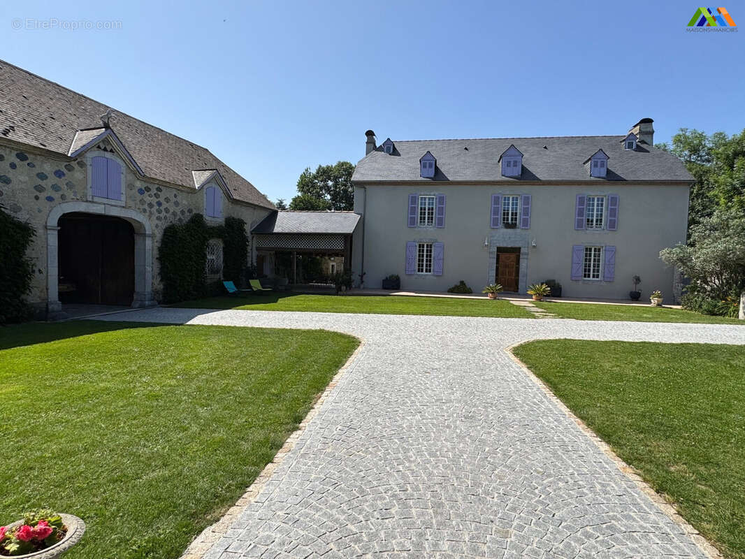 Maison 235 m² à Morlaas  - photo 3