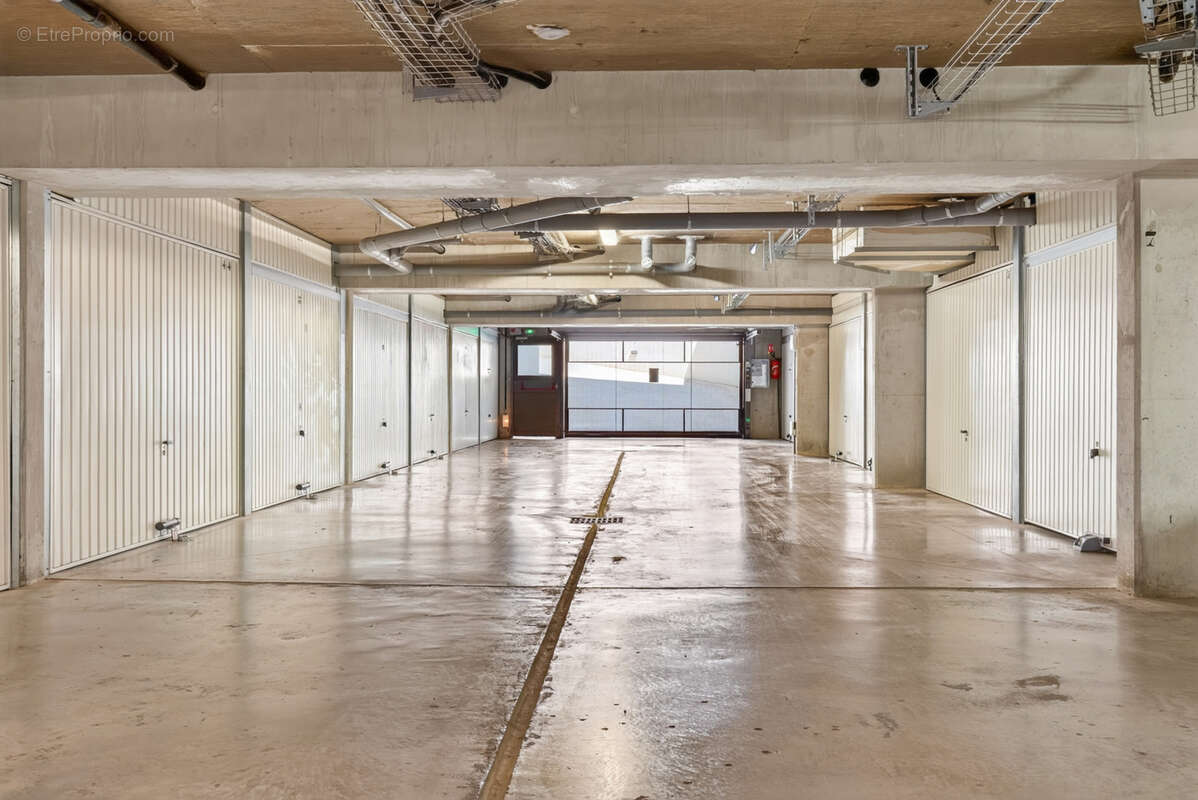 Appartement T3 dernier étage avec ascenseur   Terrasse 30 m2 avec vue panoramique   Double box   Marseille 130 - photo 15