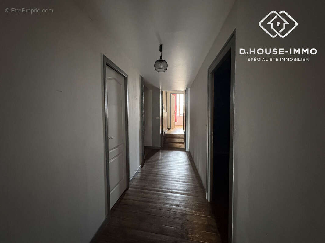 Maison 180 m² à Villars  - photo 8