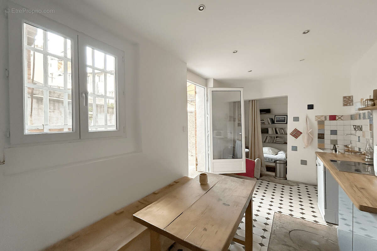 Appartement à MARSEILLE-1E