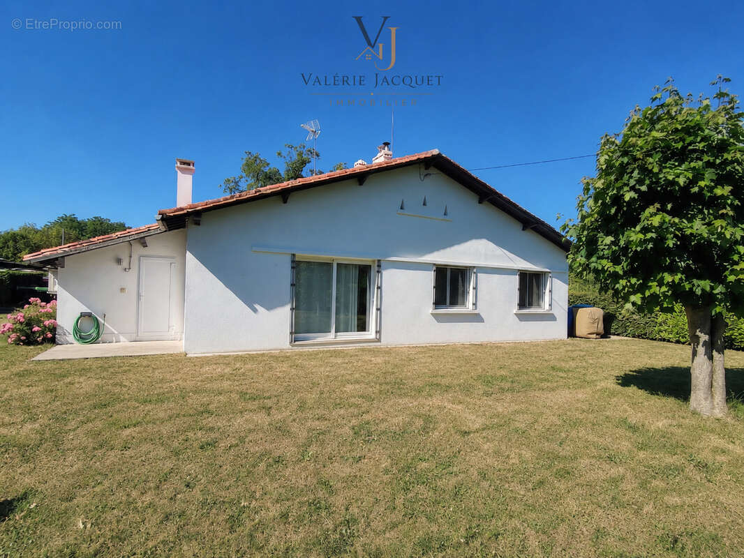 À Moulin-Neuf, maison rénovée en 2025 avec vie de plain-pied et grand terrain constructible - photo 5