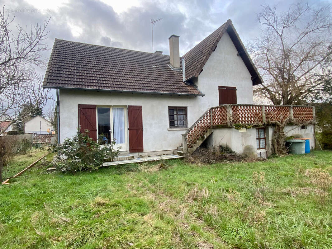 Maison à GARNAT-SUR-ENGIEVRE