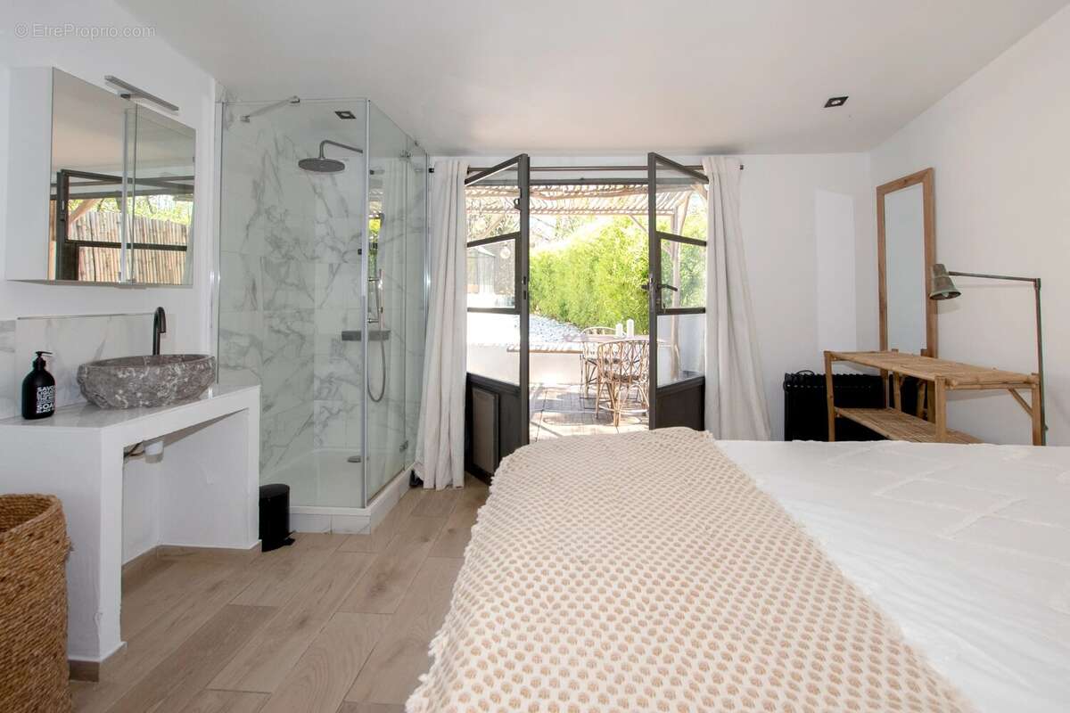 Maison à CHATEAUNEUF-GRASSE