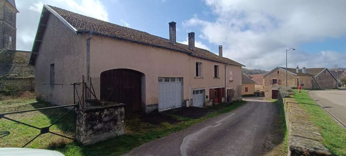 Maison 172.81 m2 et dépendances - photo 3