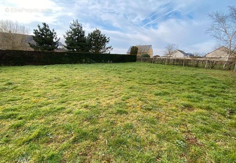 Photo Terrain à Fontaine-Sous-Jouy au prix de 106 000€