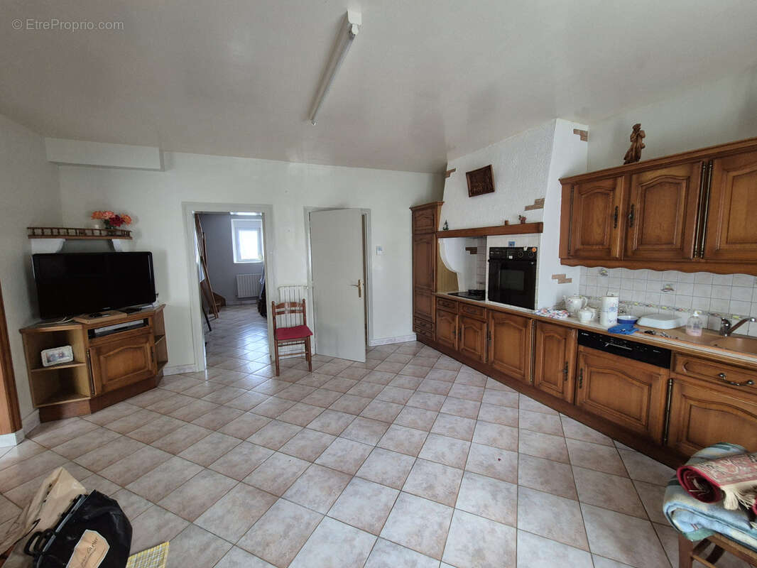 Forte baisse de prix ! corps de ferme avec maison et dépendances - photo 4