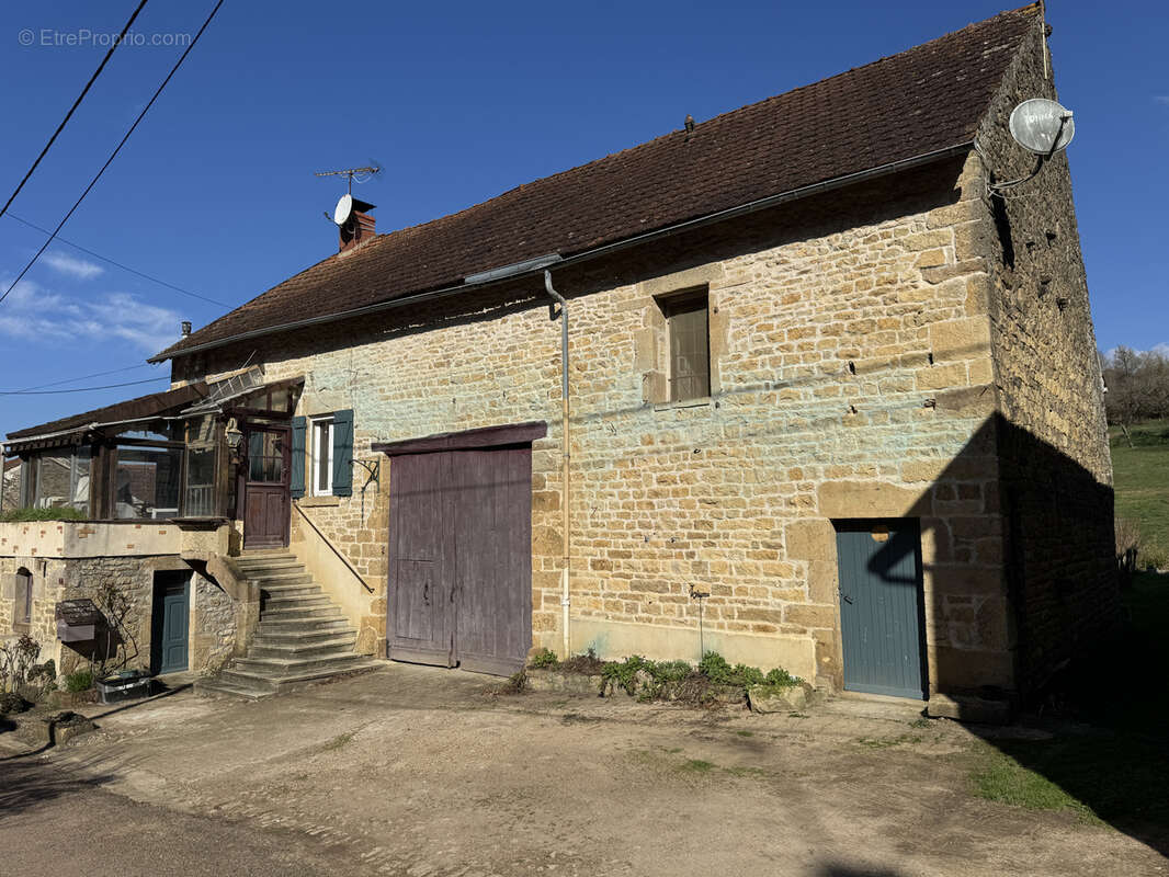 Maison à NEUFFONTAINES