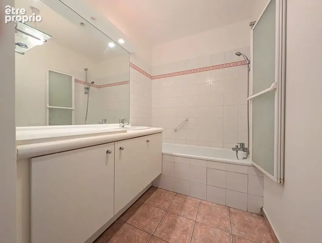 MAISONS-LAFFITTE - Hyper-Centre - Appartement 3 pièces de 73 M² + balcons + cave et parking en sous-sol - photo 7