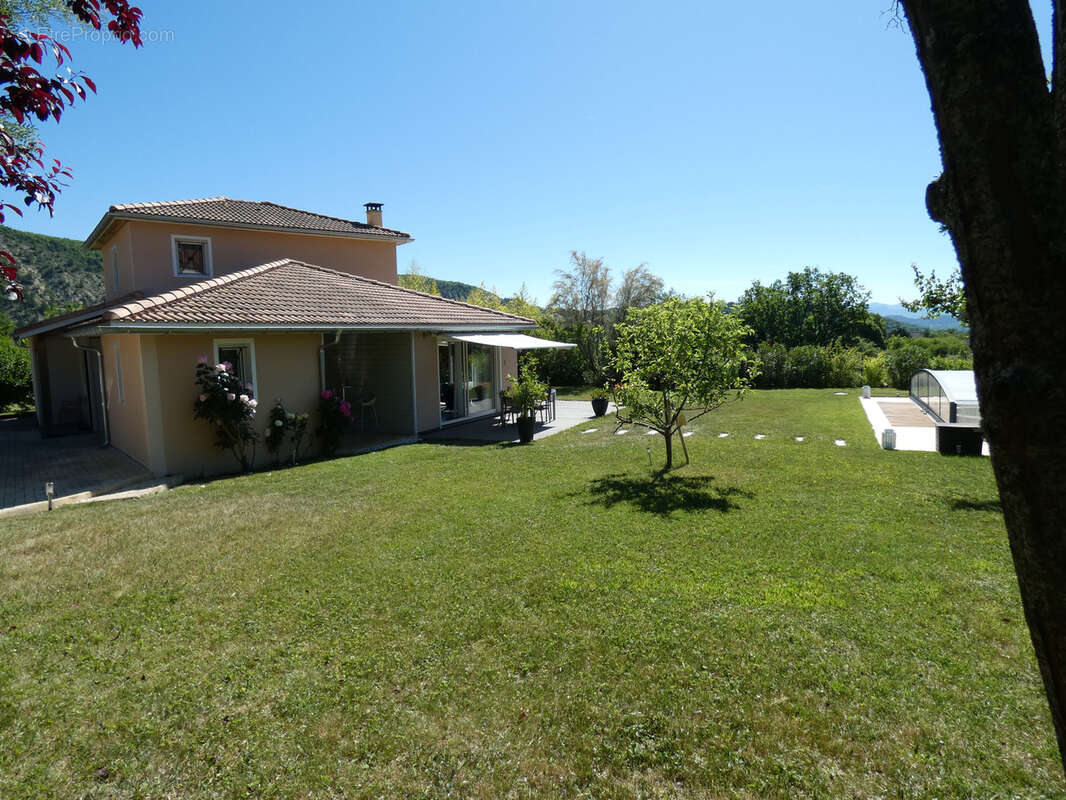 Maison à LARAGNE-MONTEGLIN