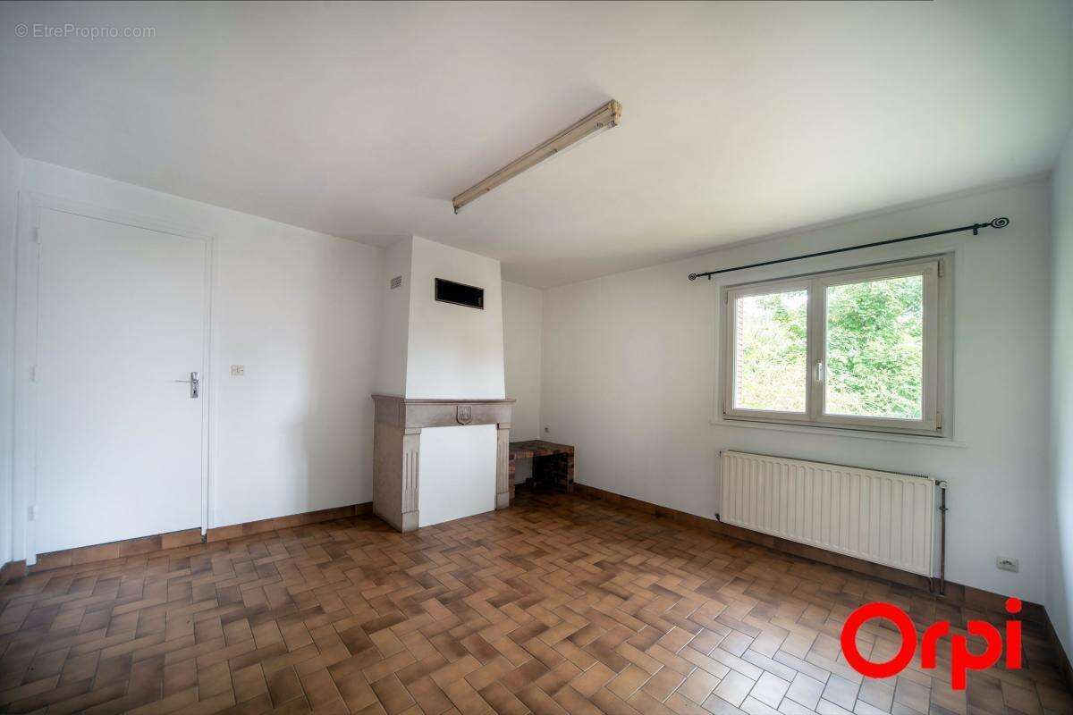 Maison à VARENNES-LES-MACON