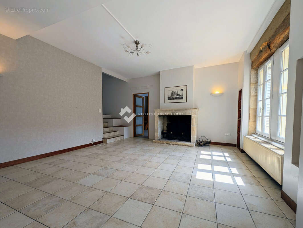 Maison 255 m² à Saint-Benoit  - photo 3