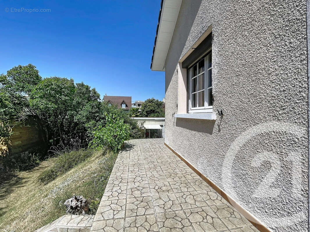 Maison à LONGVIC
