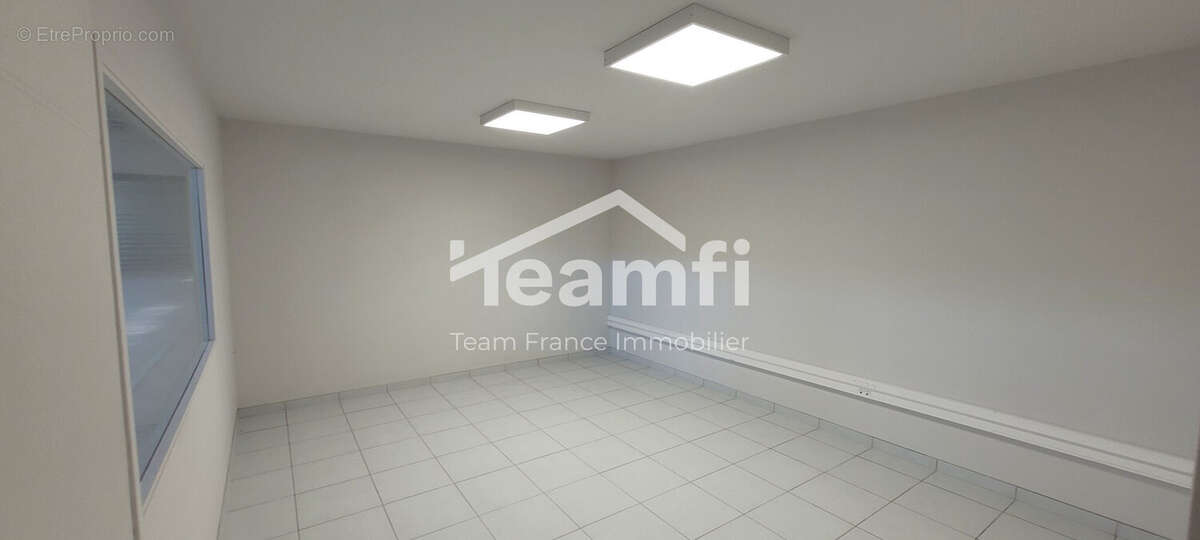 Commerce à SALINDRES