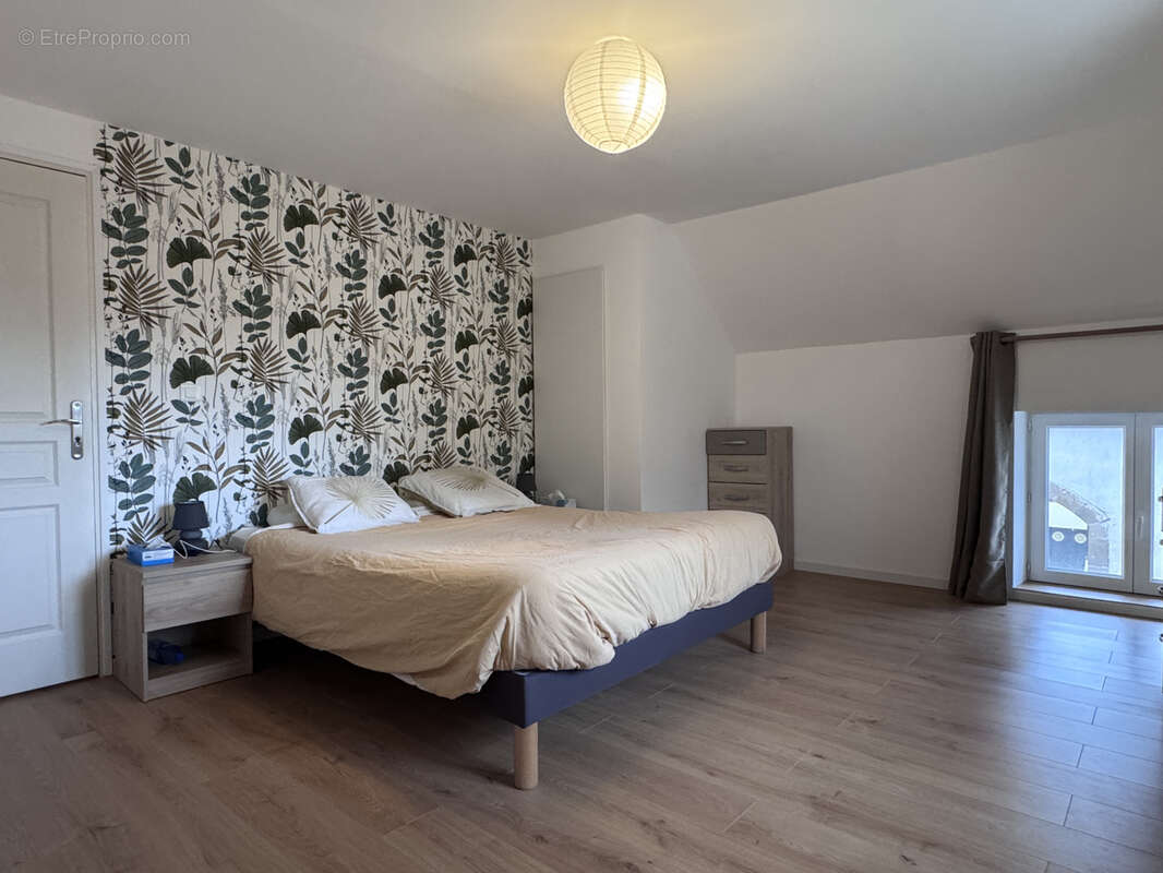 Maison à VILLENEUVE-LES-GENETS