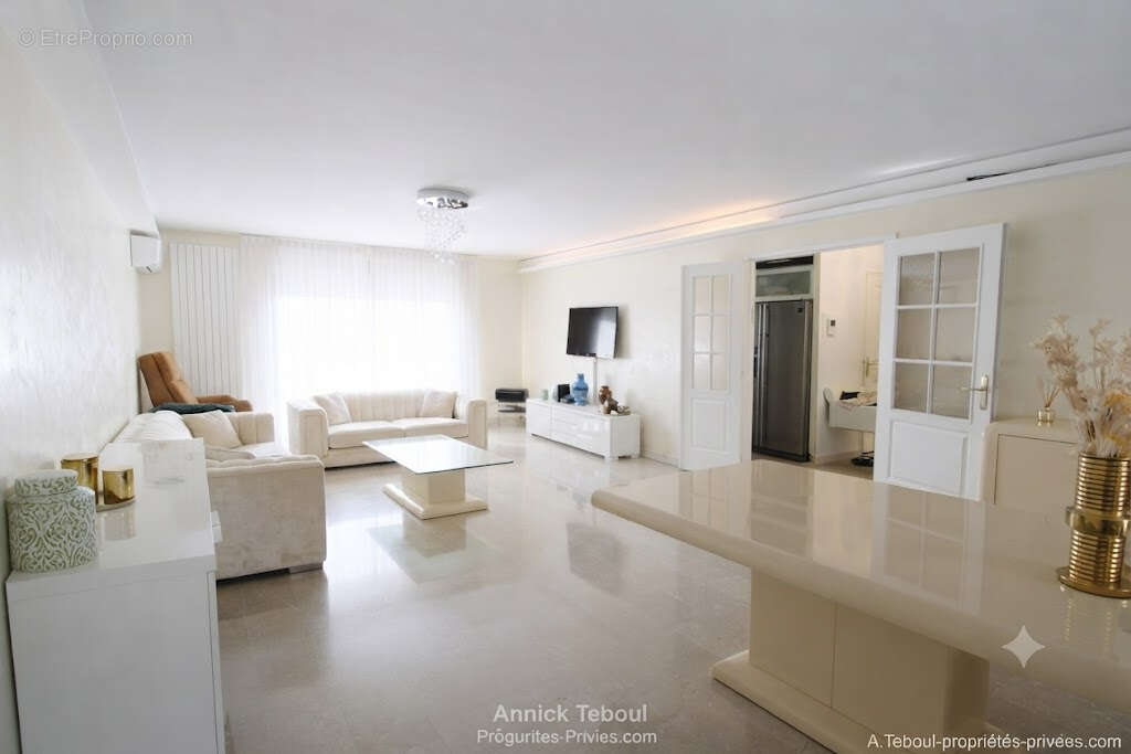 Villeurbanne Gratte-ciel - 122m² - T4Bis - Balcon 12m² - Suite Parentale - Cli:matisation - Garage - photo 4
