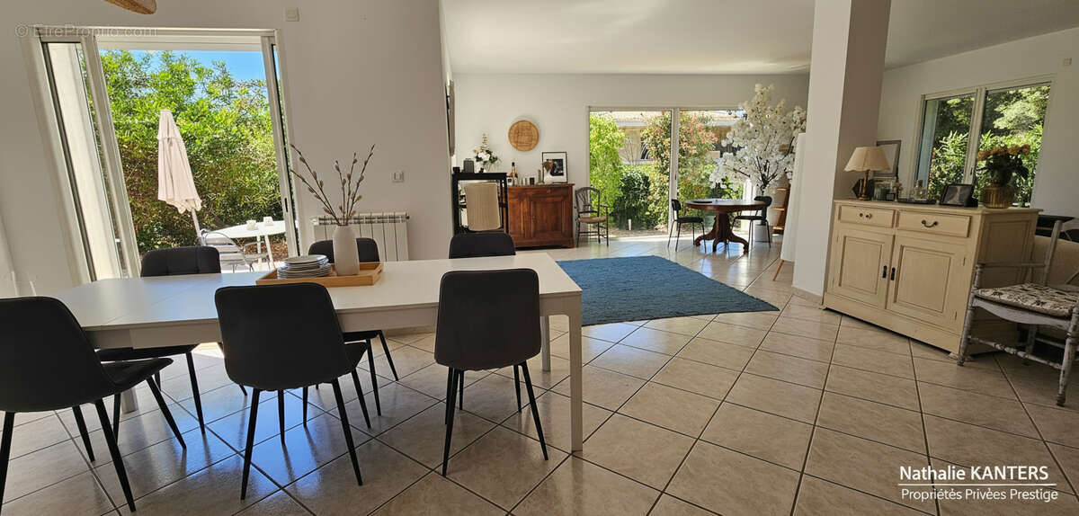 Maison Six Fours Les Plages 7 pièce(s) 200 m2 - photo 6