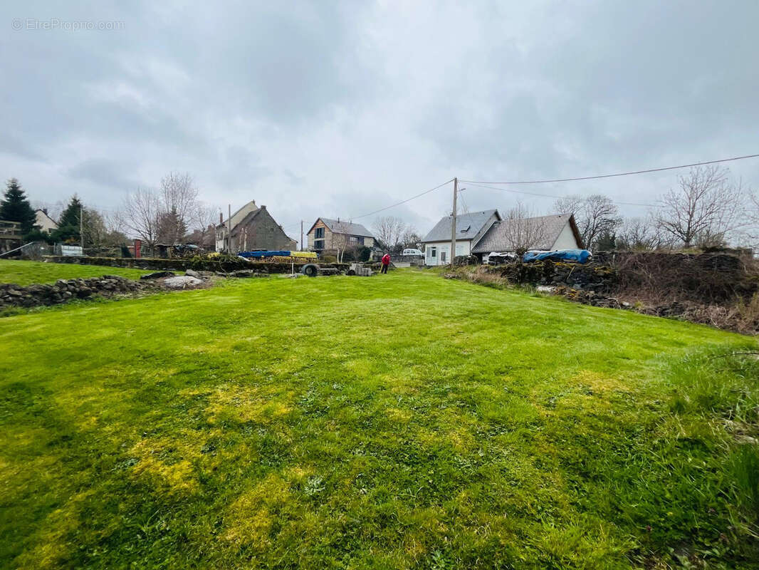 Terrain à ROCHEFORT-MONTAGNE