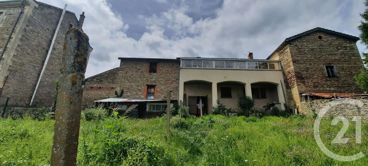 Maison à CHAMPAGNAC-LE-VIEUX