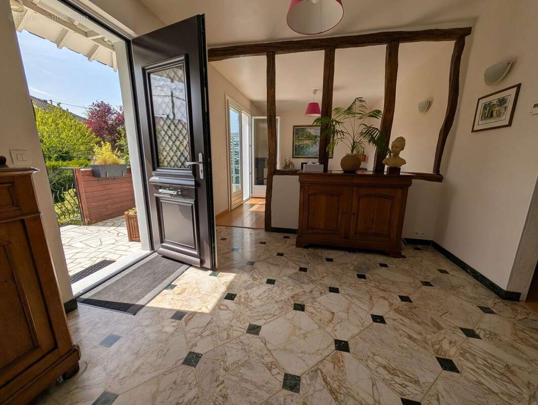 Maison à LES CLAYES-SOUS-BOIS