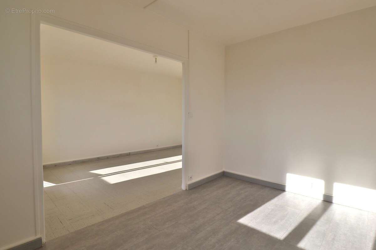 La chapelle st luc - appartement t4 avec balcon - photo 3