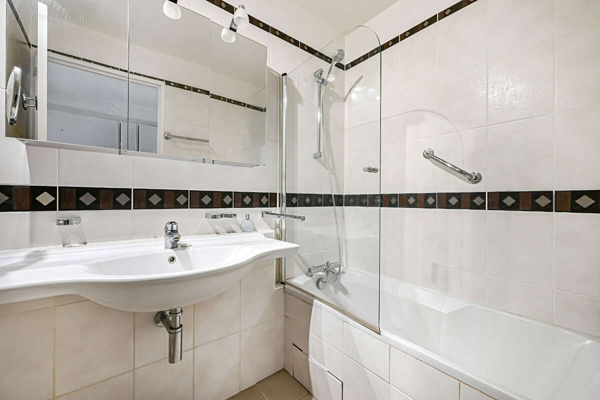 Appartement à PARIS-14E