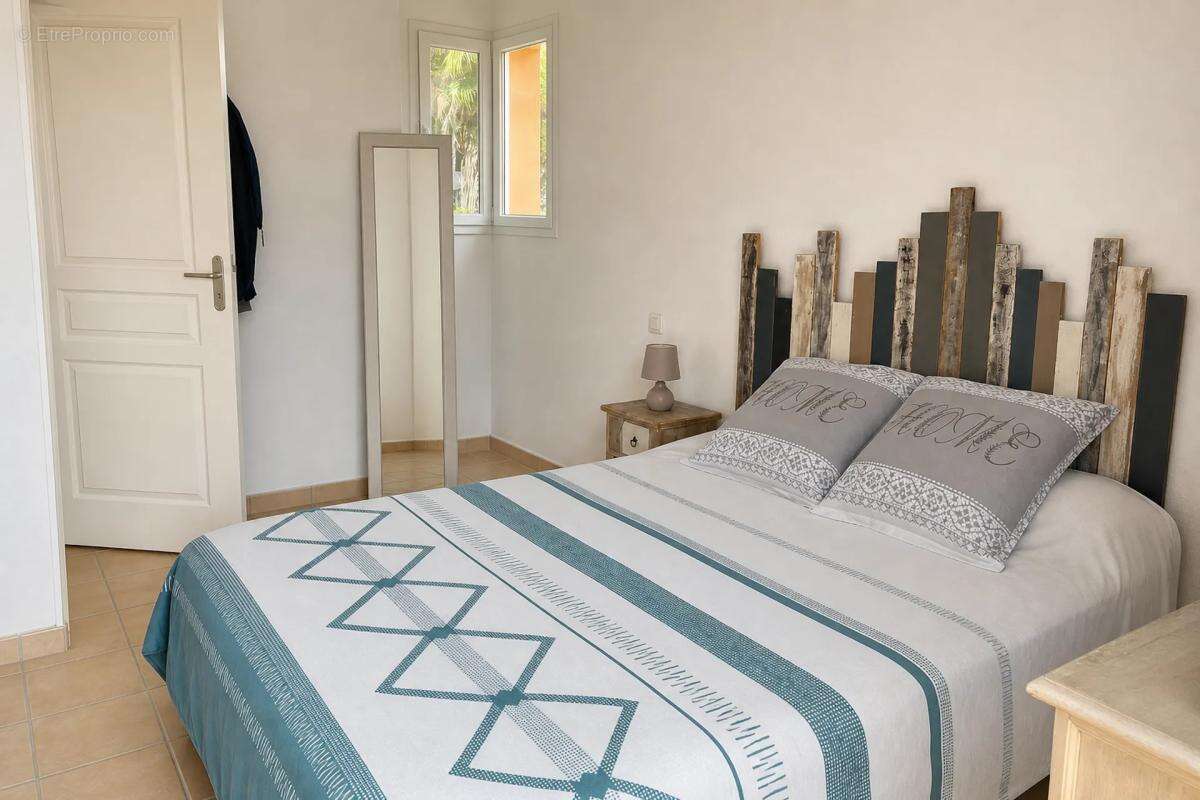 Maison à ROQUEBRUNE-SUR-ARGENS