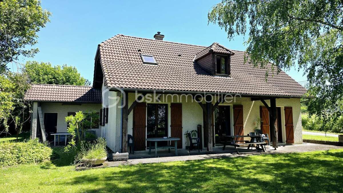 Maison à NAVAILLES-ANGOS