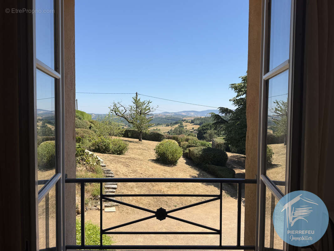 Maison en Pierres Dorées 150m2 au calme avec vue et sans vis-à-vis - SAINT VERAND - photo 4