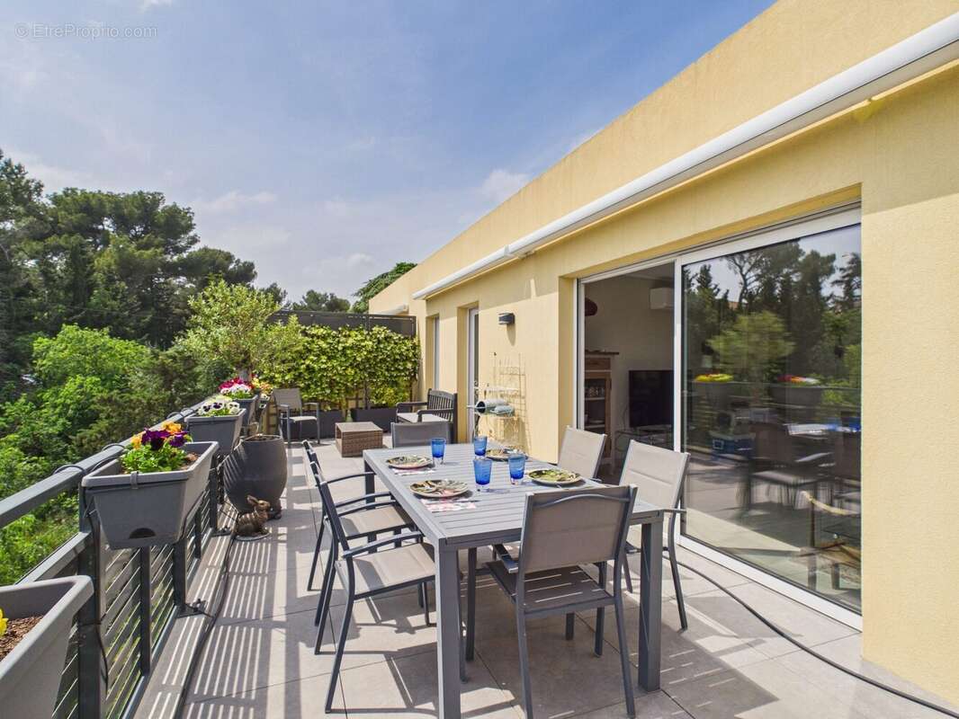 Appartement à VILLENEUVE-LES-AVIGNON