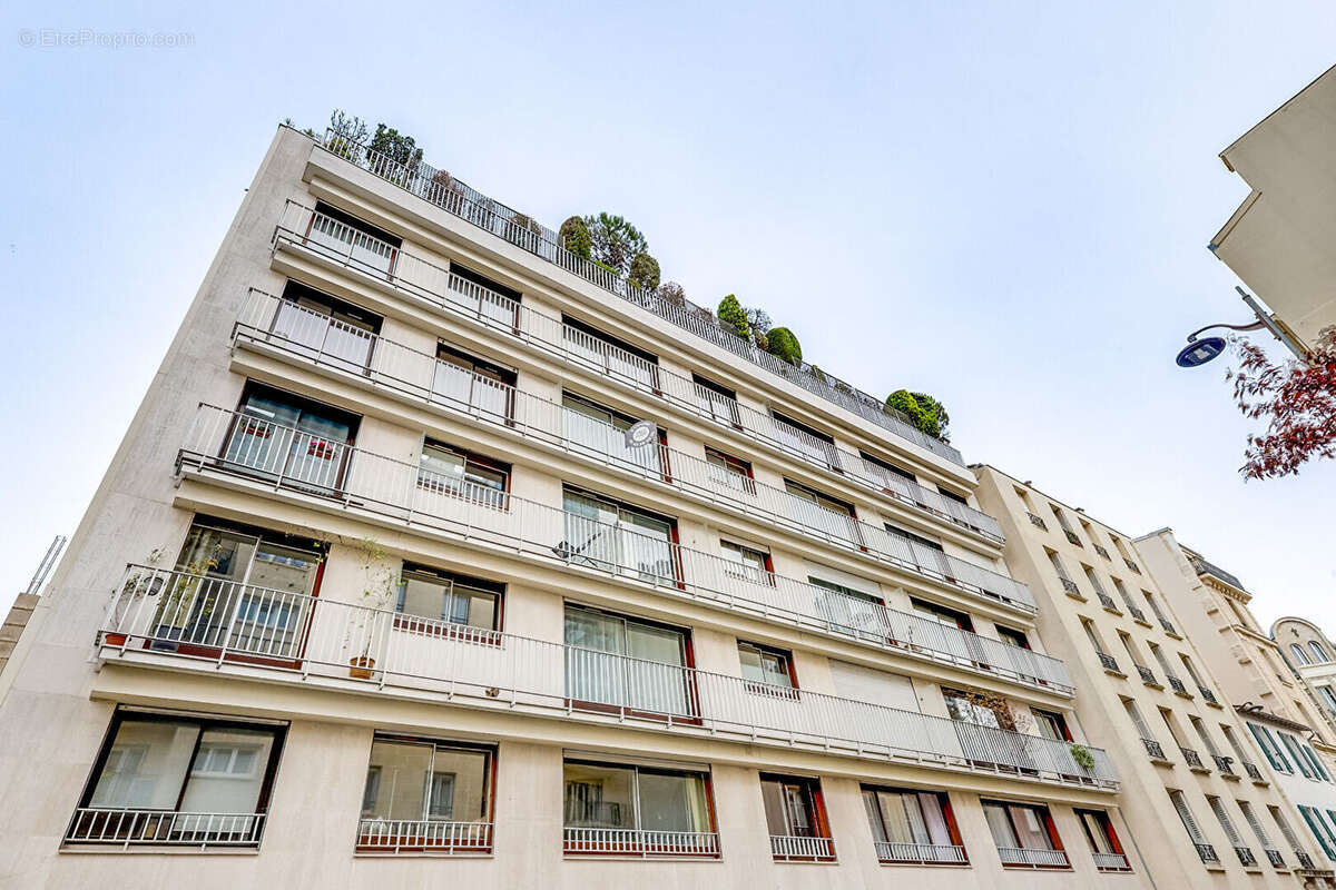 Appartement à PARIS-14E