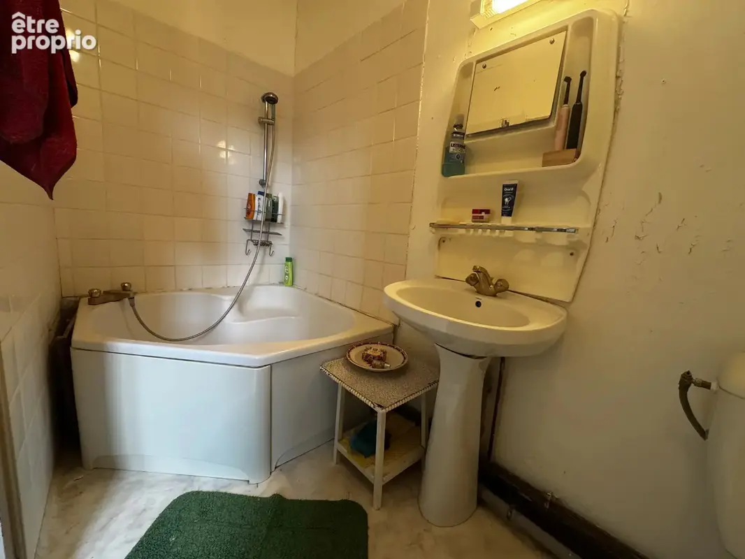 Maison de caractère avec beau potentiel - Champagne-et-Fontaine - photo 7