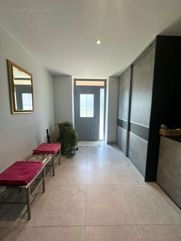 Maison 203 m² à Bouteville  - photo 3
