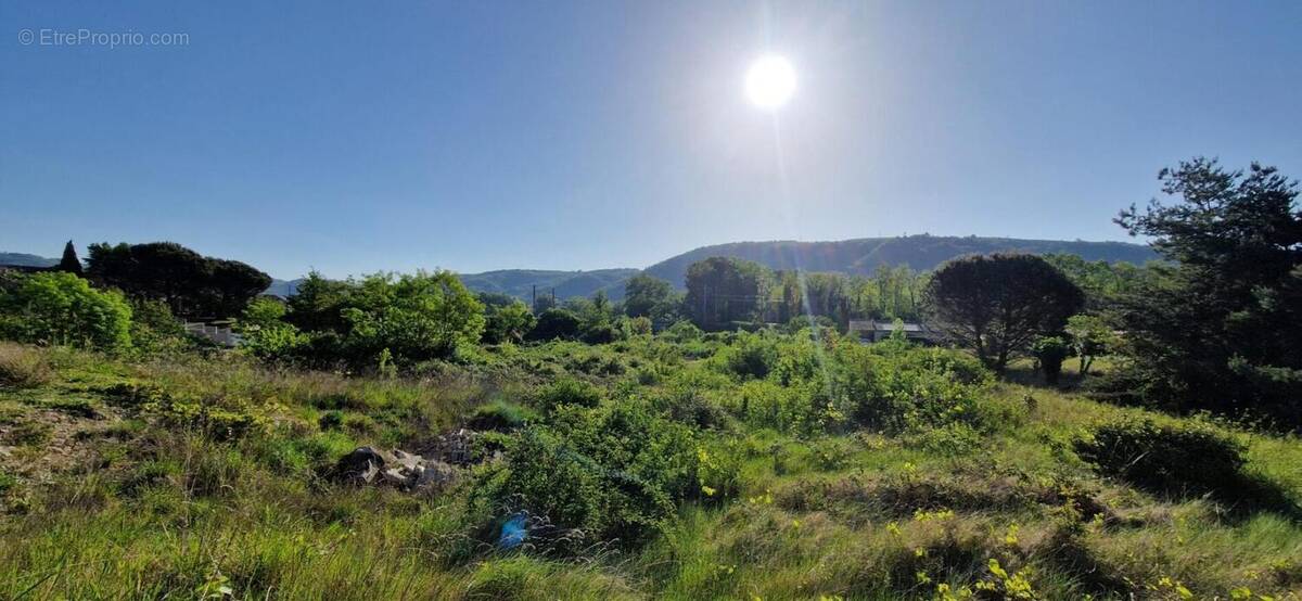Terrain à GRAS